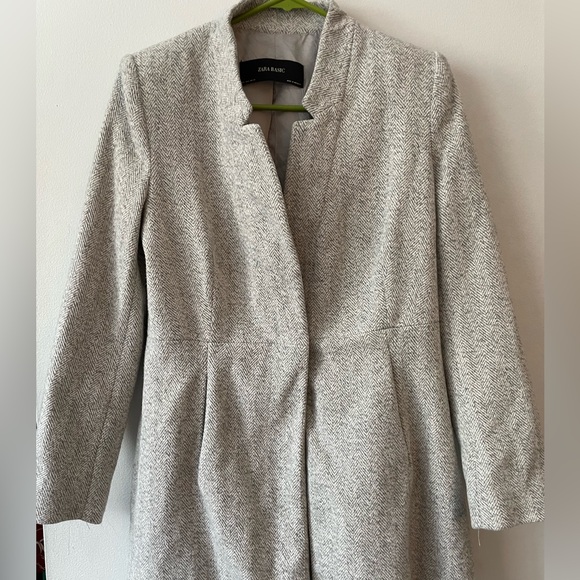Zara Women's Elegant Light Gray Blazer - Picture 2 of 10
